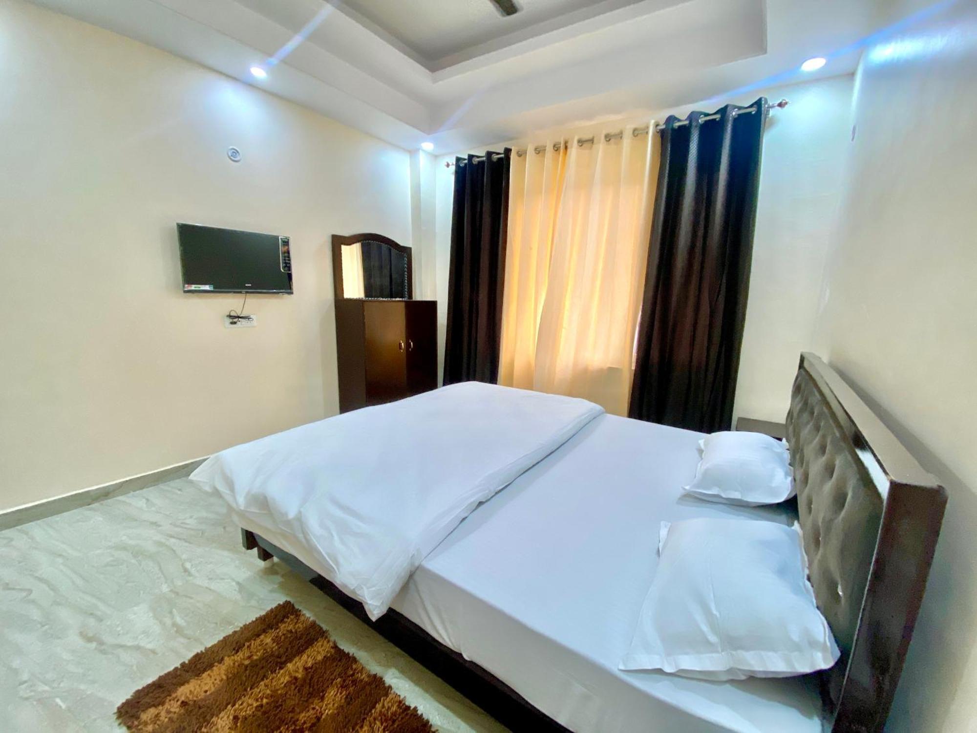 Ramalayam Inn Ayodhya Exterior photo